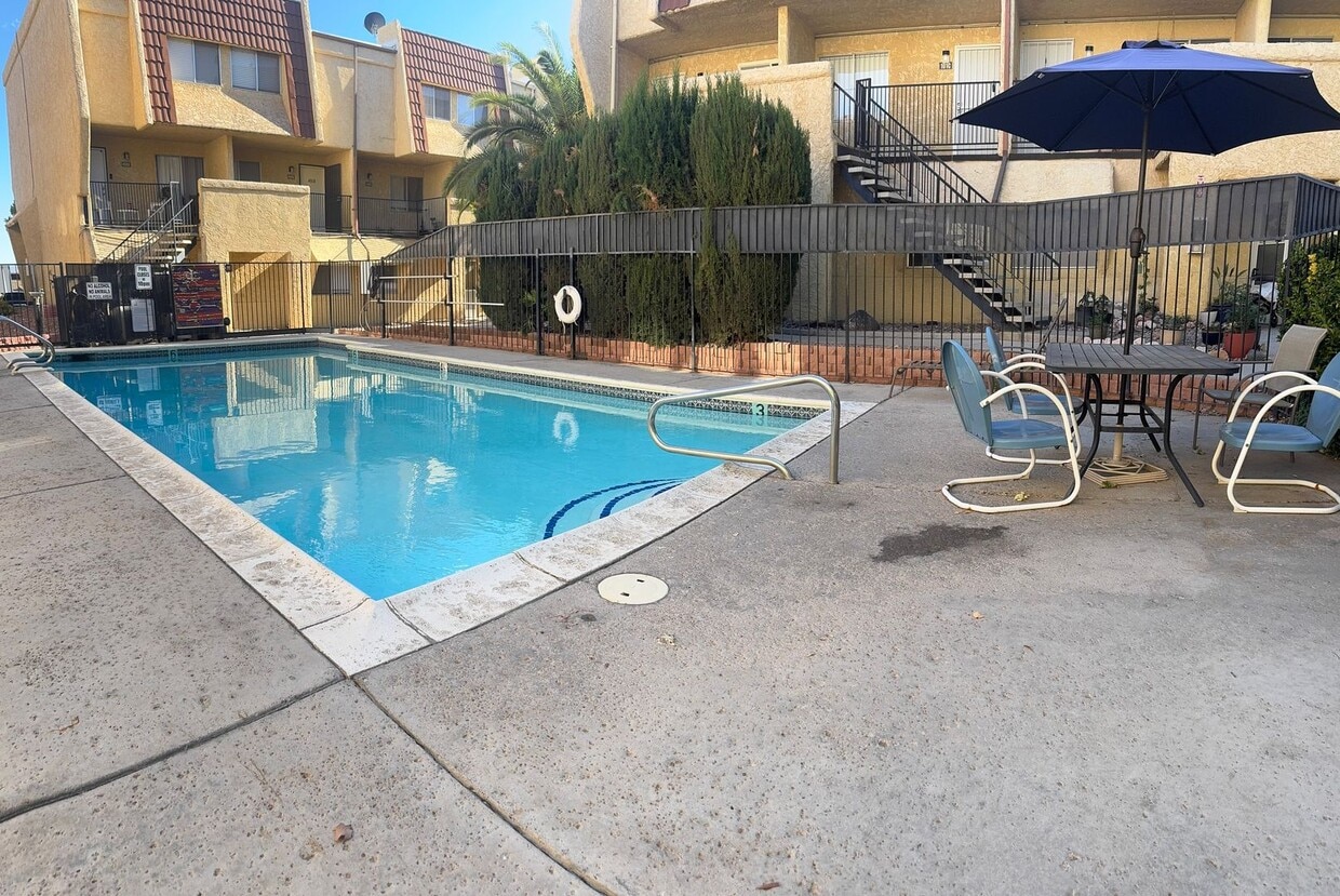 Primary Photo - 2 bedroom, 1.5 baths, Boulder Hills condo