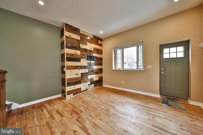 Building Photo - 212 McKean St