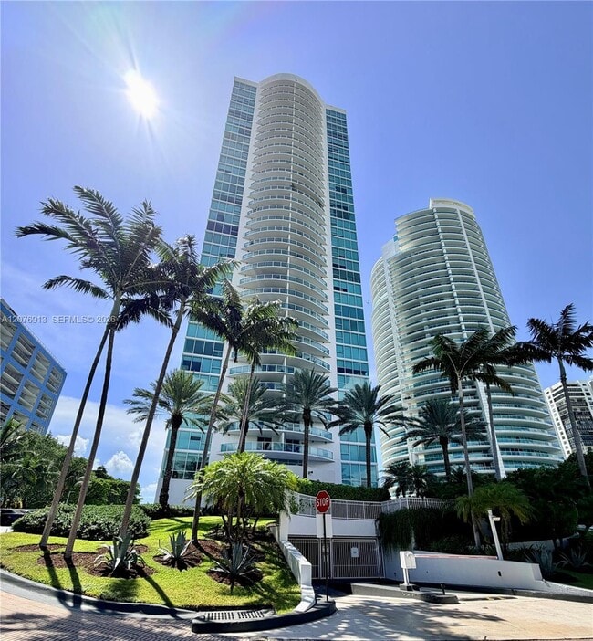Building Photo - 2101 Brickell Ave