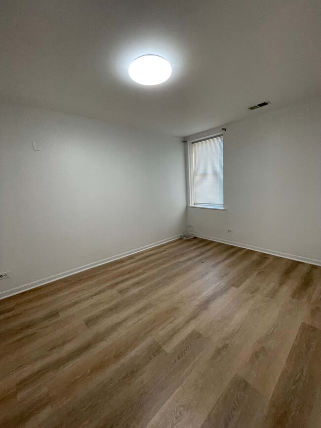 Building Photo - 3653 N Pulaski Rd