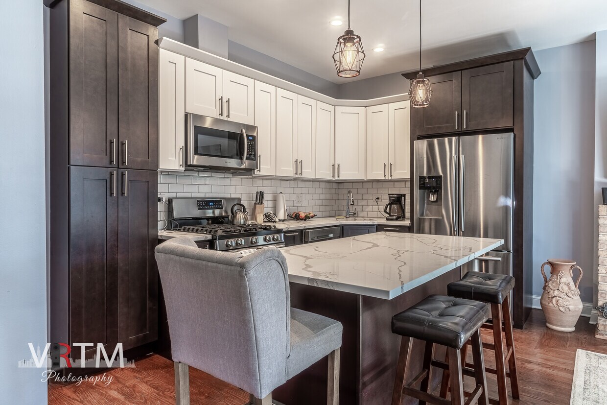 Foto principal - 836 W Wrightwood Ave