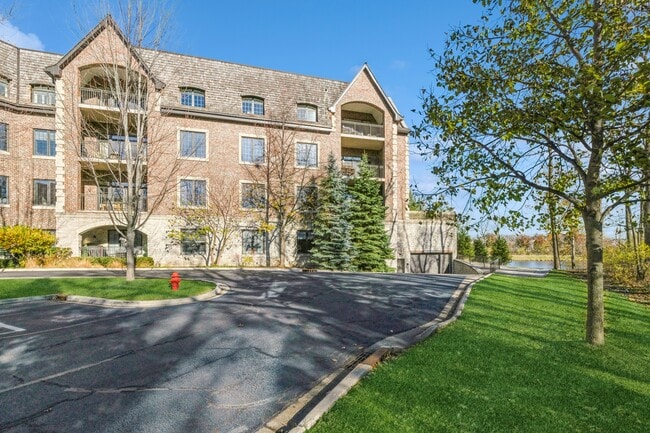 Building Photo - 1800 Amberley Ct