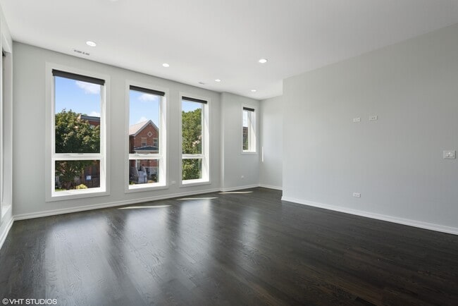 Building Photo - 648 E Bowen Ave