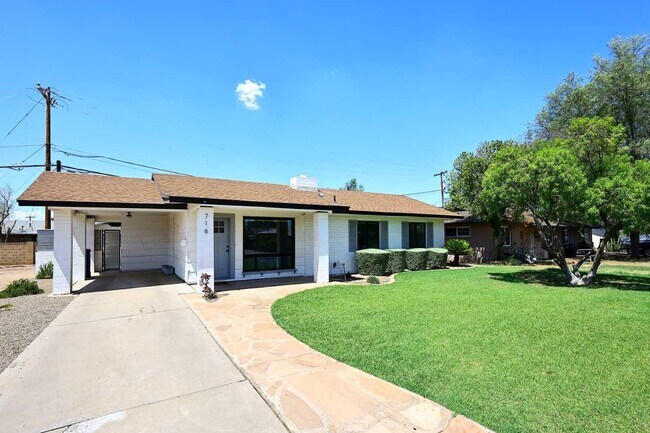 Foto del edificio - 716 W 11th St