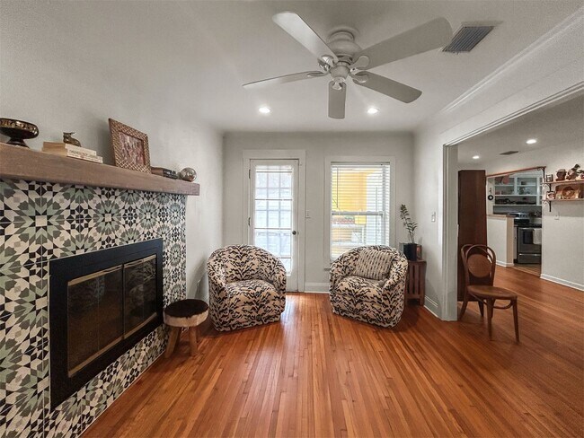 Building Photo - Beautiful 2-Bedroom Home in Prime Clearwater Location with Spacious Fenced Yard!