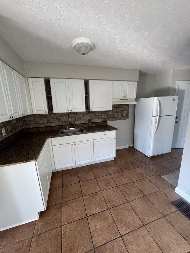 Building Photo - 321 W Norman Ave