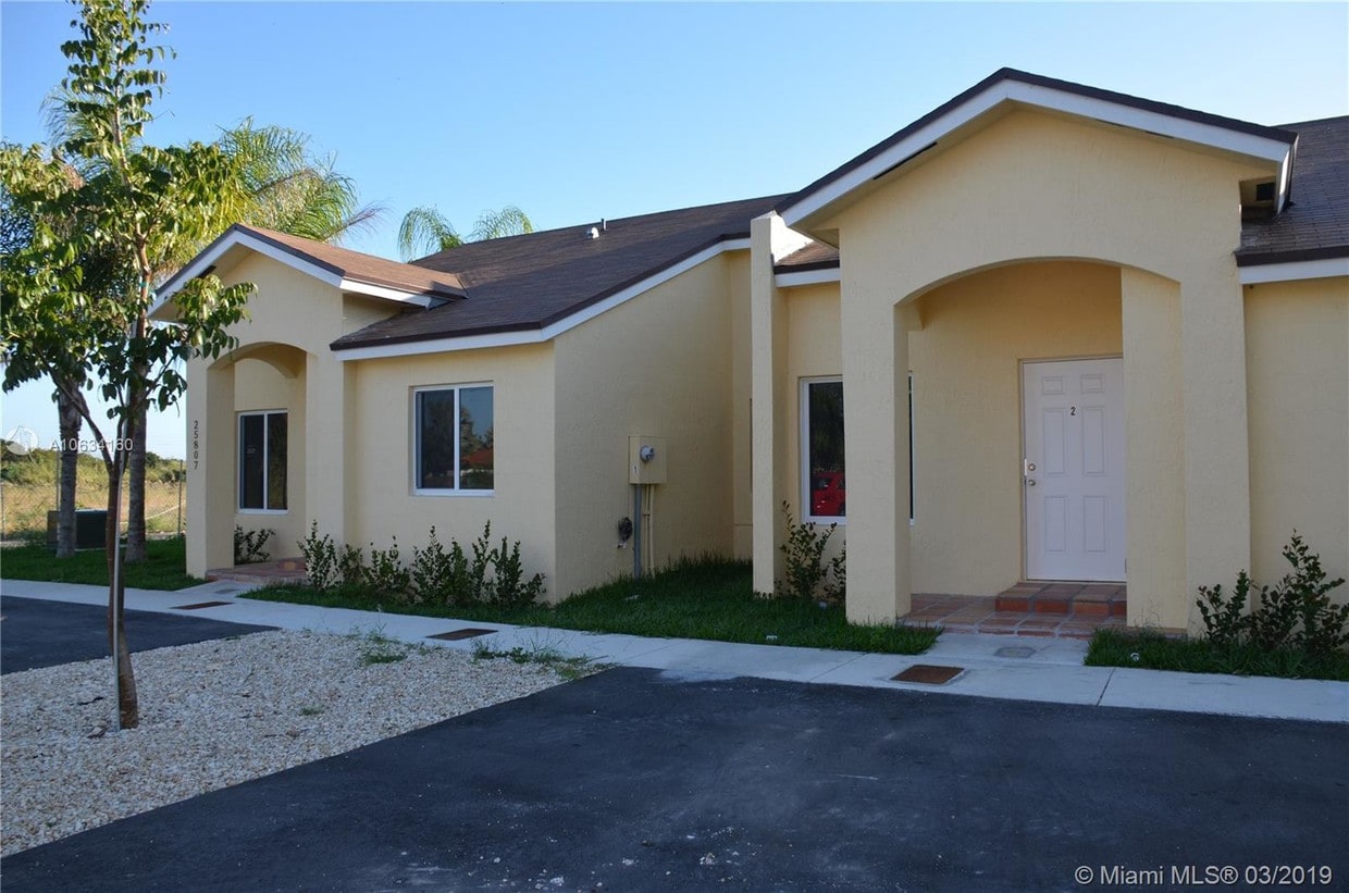 25887 SW 137th Ave, Naranja, FL 33032 House for Rent in Naranja, FL