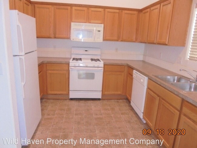 Building Photo - 3 br, 2 bath House - 299 SW Mt. Mazama
