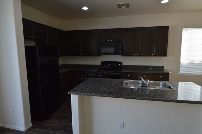 Foto del edificio - 3534 Tundra Swan St