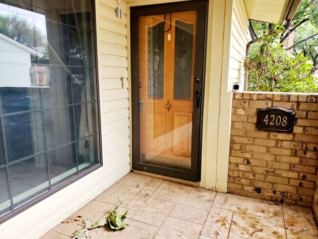 Building Photo - Cozy 3 Bedroom 2 bath centrally located