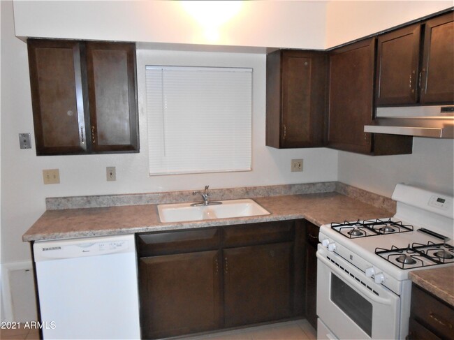 Building Photo - 2311 E Beck Ln