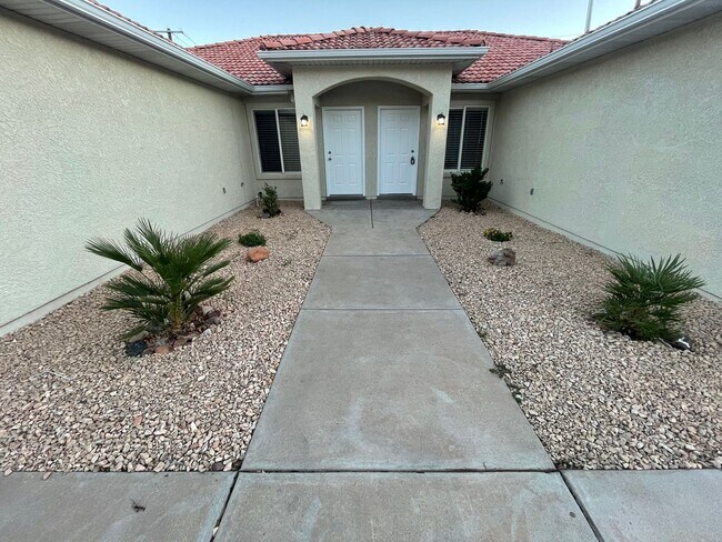 Foto del edificio - 3 Bedroom Duplex!!