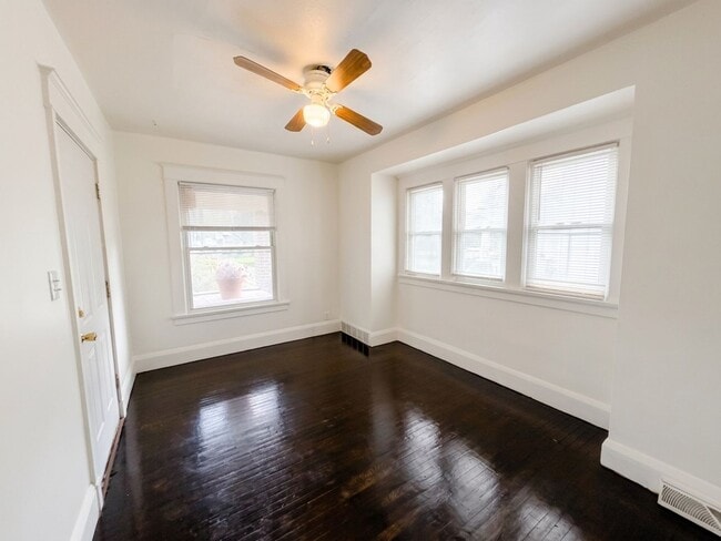 Building Photo - 3937 Lockwood Ave