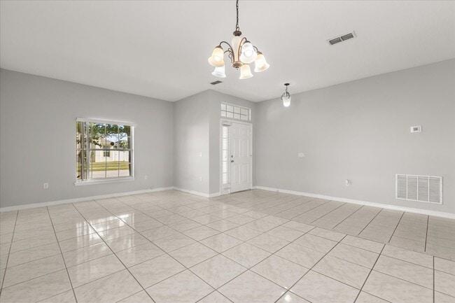 Building Photo - 1000 Vaquero Ln