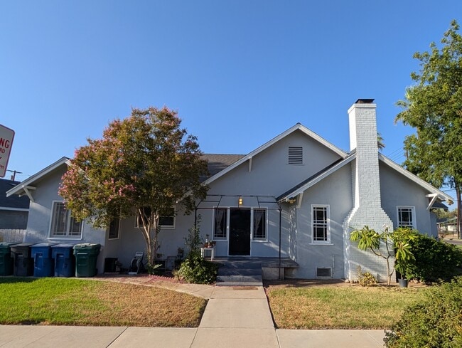 Lado - 6341 Palm Ave