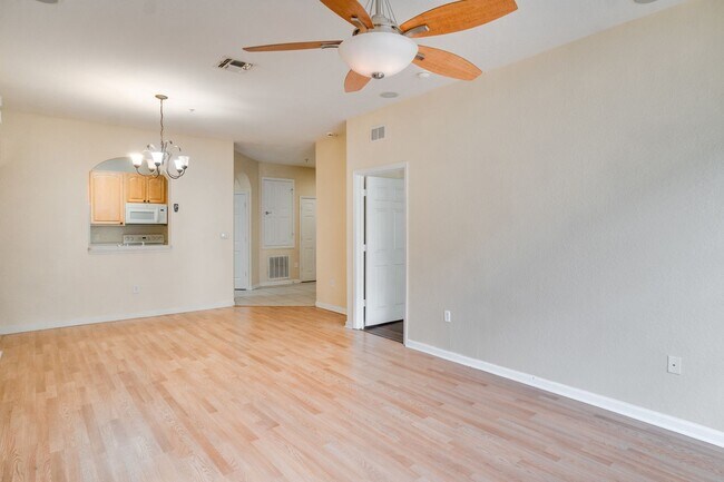 Foto del edificio - Cute 3/2 Condo in Horizons at Vista Lakes (Gated) with Updated Flooring and Front Parking Space