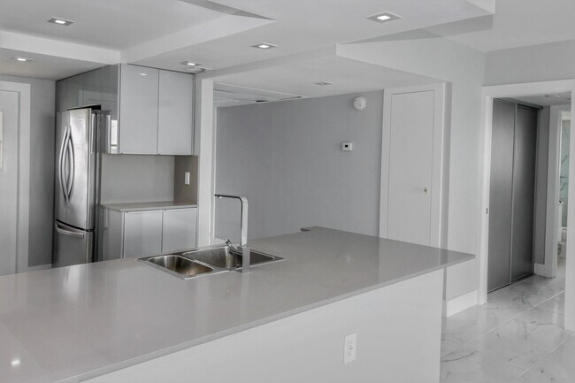 Foto del edificio - 2800 N Palm Aire Dr