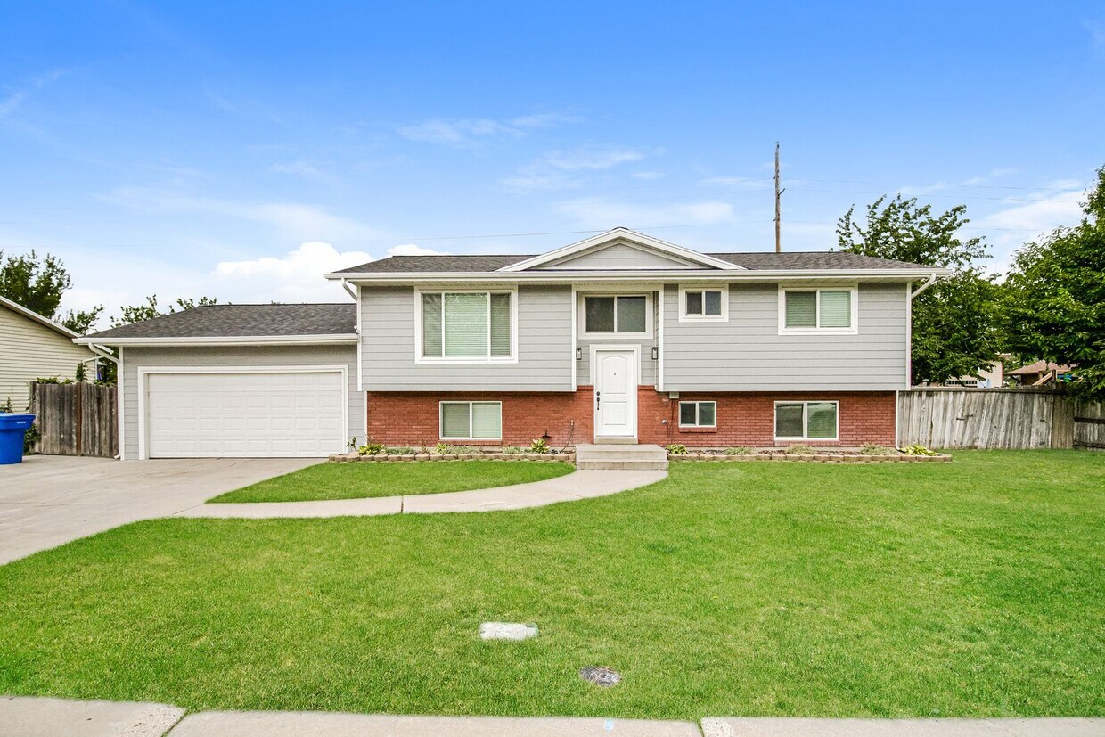 Foto principal - Remodeled Orem Home! Large Backyard! Amazi...