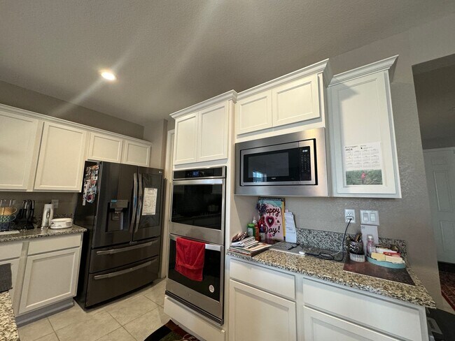 Building Photo - 5 bed / 4 bath New Build - Coming Soon!