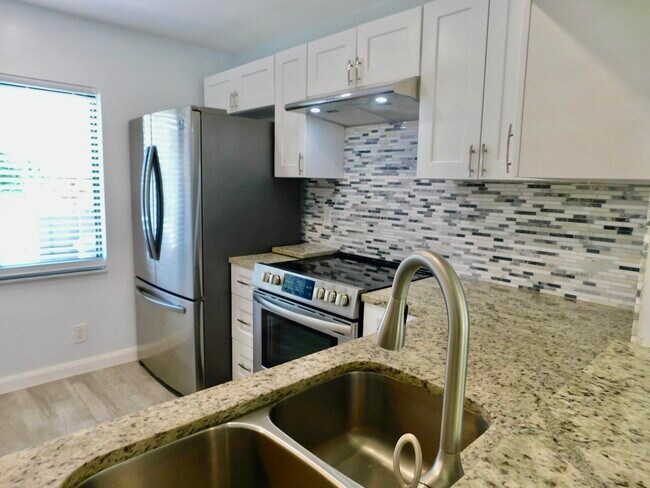 Foto del edificio - 5347 Tennis Ln