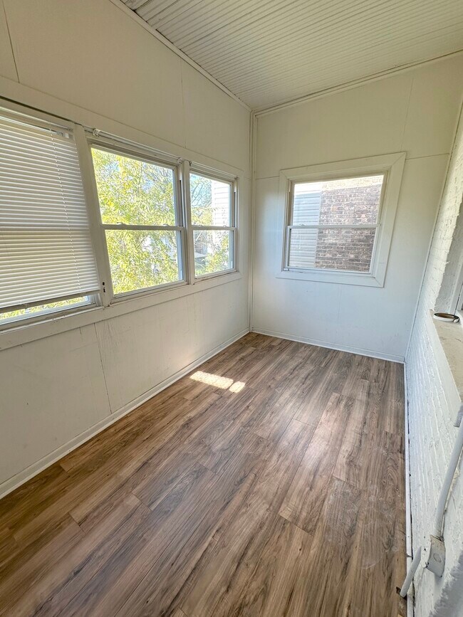 Building Photo - 7432 S Rhodes Ave