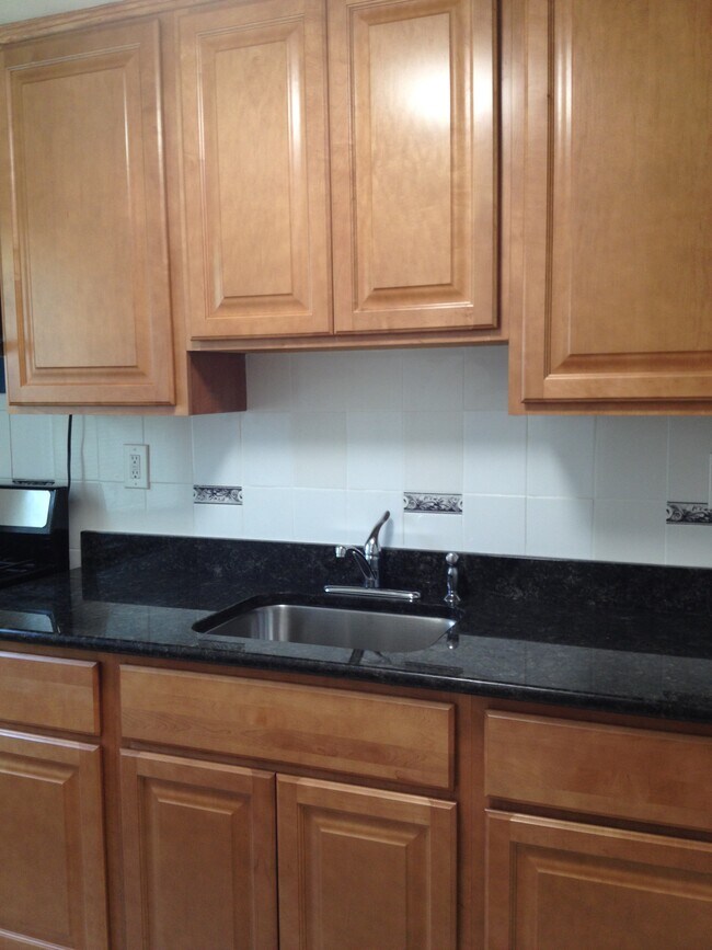 kitchen/granite counter - 190 Knickerbocker Rd