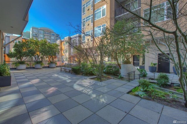 Building Photo - Spacious 1 Bedroom Condo in Belltown Avail...