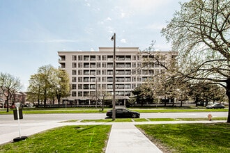 Building Photo - 1-601 Leaside Park Dr