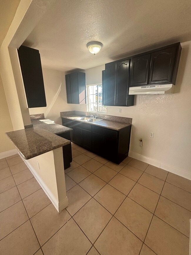 Foto del edificio - 2721 1/2 S Sycamore Ave