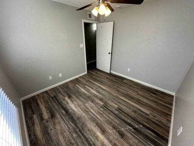 Building Photo - 1126 E Marny Rd