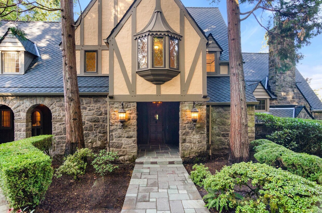 Primary Photo - Designer Home in Portland Heights