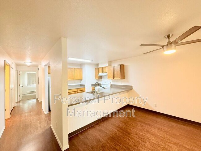 Building Photo - 3412 NE 66th Ave