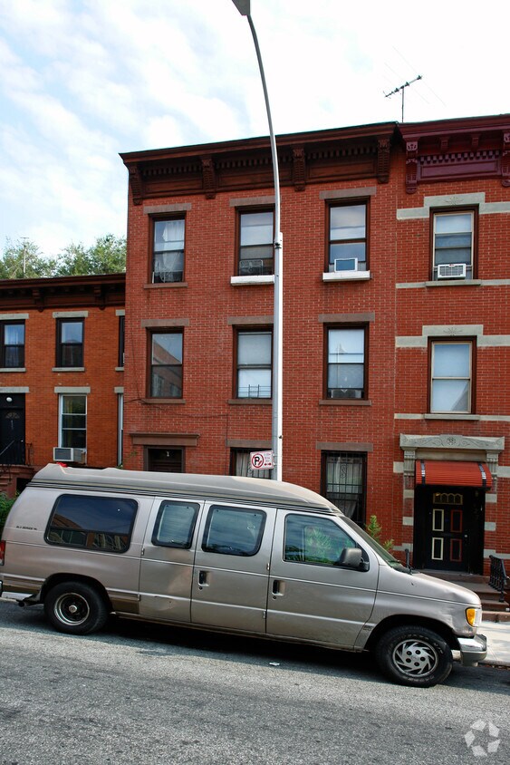 Building Photo - 425 Union St