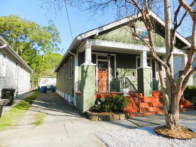 Building Photo - 329 N Bernadotte St