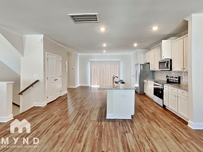Foto del edificio - 6932 Woodland Stream Pl