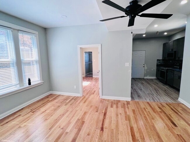 Building Photo - 4244 N Spaulding Ave