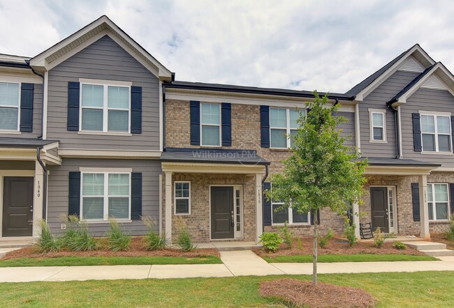 Building Photo - Beautiful 3BD/2.5BTH Townhouse with Commun...