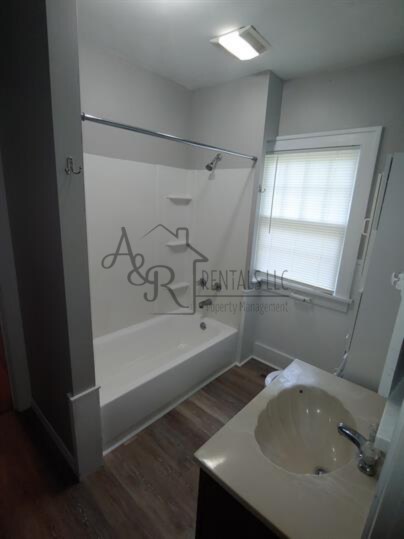 Building Photo - 1207 S Elm St