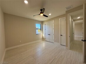 Building Photo - 102 NE 8th Pl