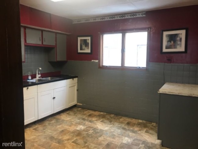 Building Photo - 4 br, 1 bath House - 16 Crossman Ave