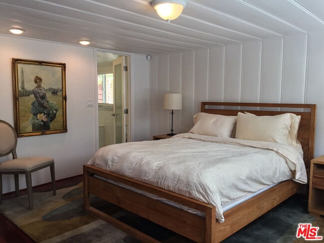 Building Photo - 1572 N Beverly Glen Blvd