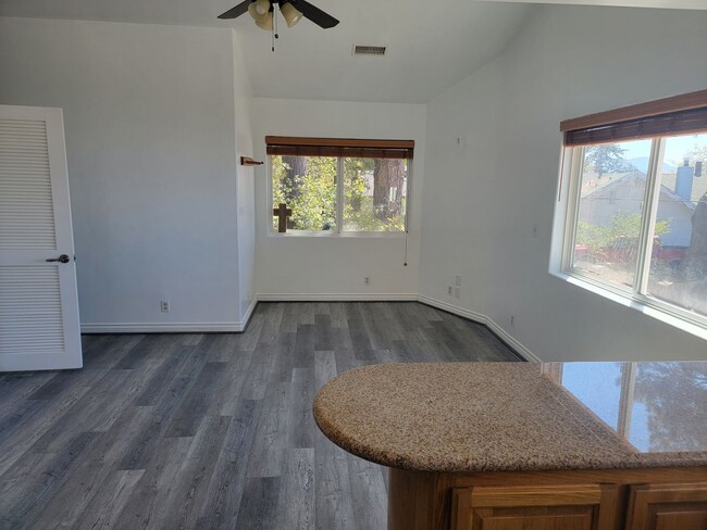 Building Photo - One Bedroom Apartment