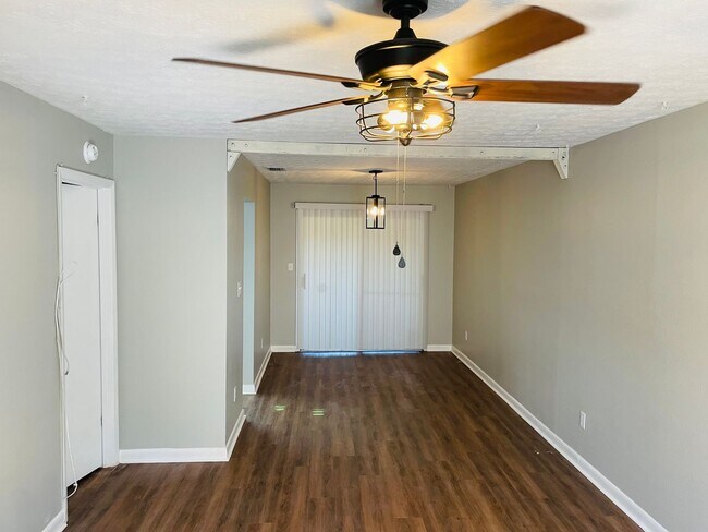 Foto del edificio - Duplex off North Monroe Street