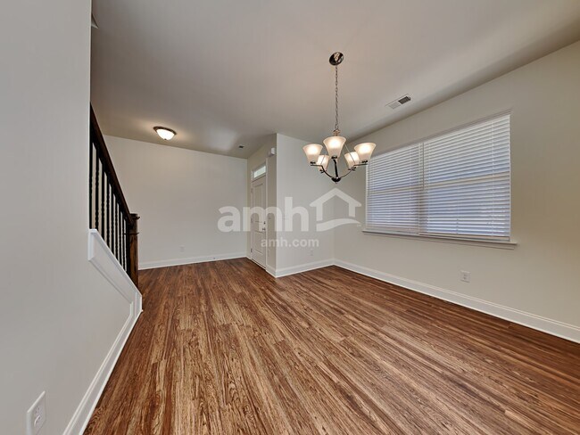 Foto del edificio - 5220 Wendover Wy