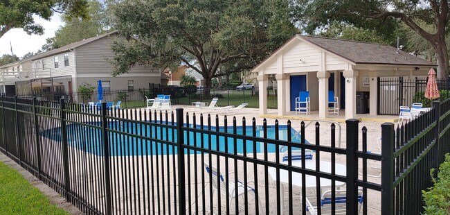 Building Photo - 16835 Le Clare Shores Dr