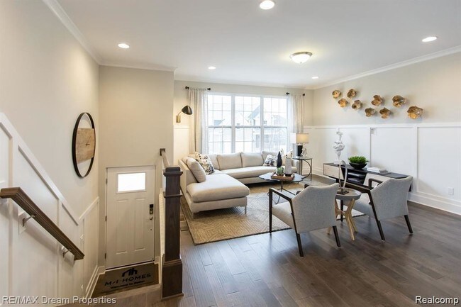 Foto del edificio - 47757 Hillcrest Dr