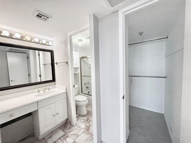 Foto del edificio - 2016 Main St