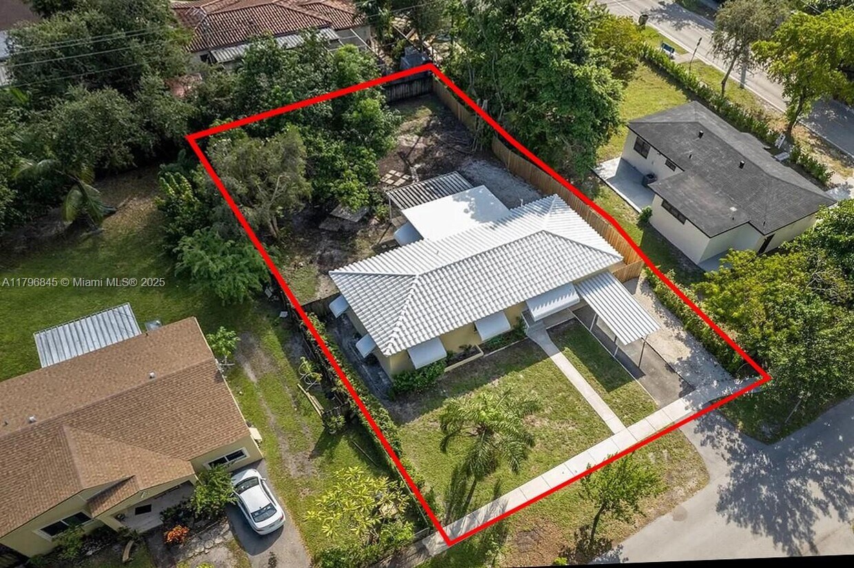 Foto principal - 1210 NE 132nd St