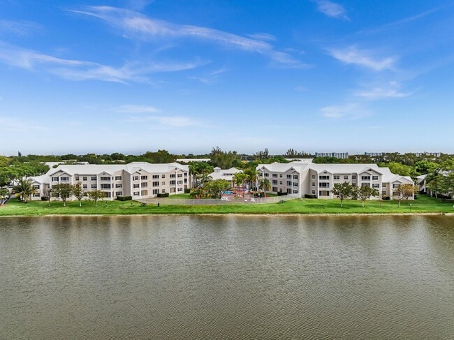 Building Photo - 2841 N Oakland Forest Dr