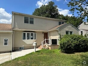 Building Photo - 15 Mida Ct